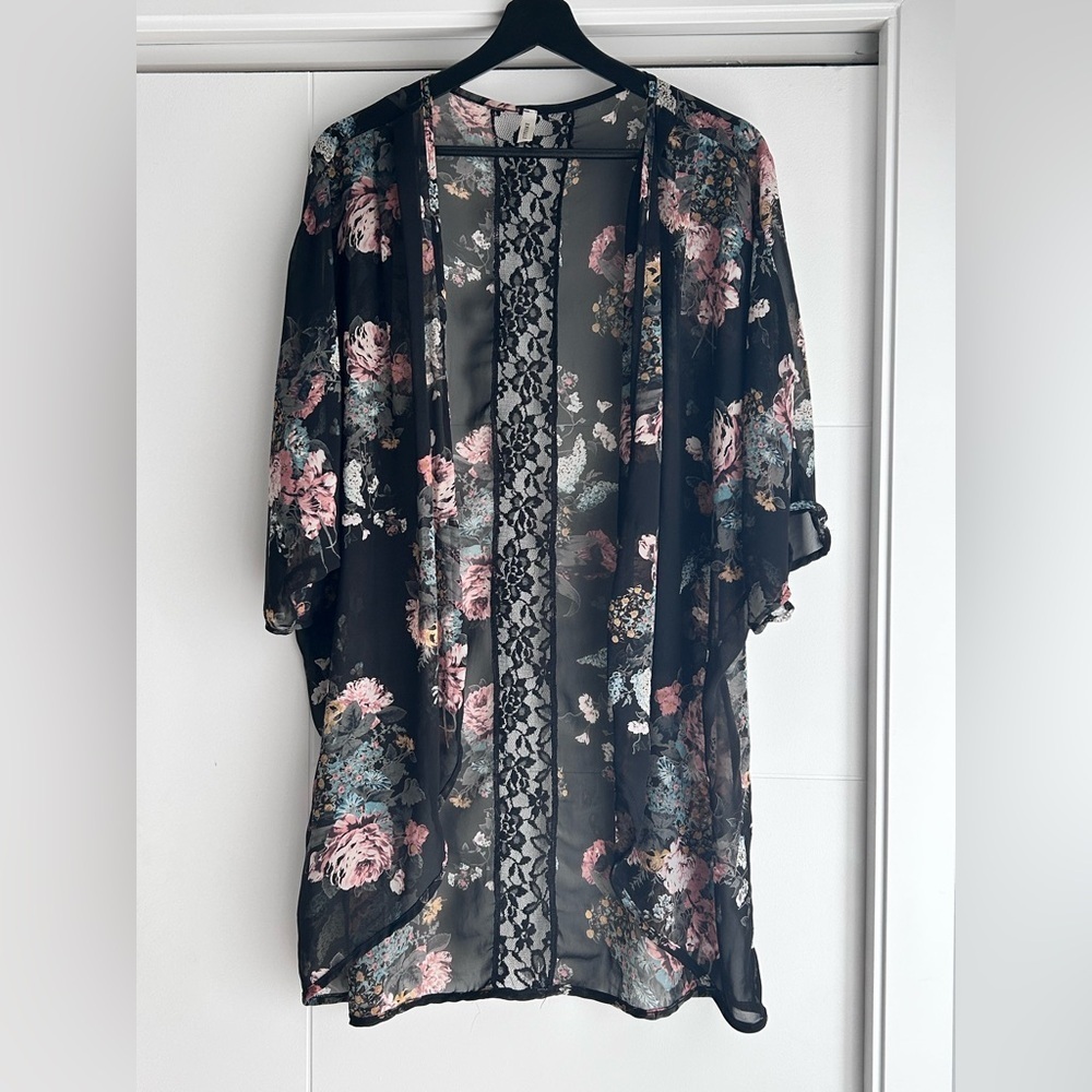 Kimono Lace with Accent